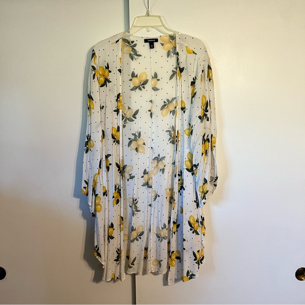 Torrid kimono in lemon print